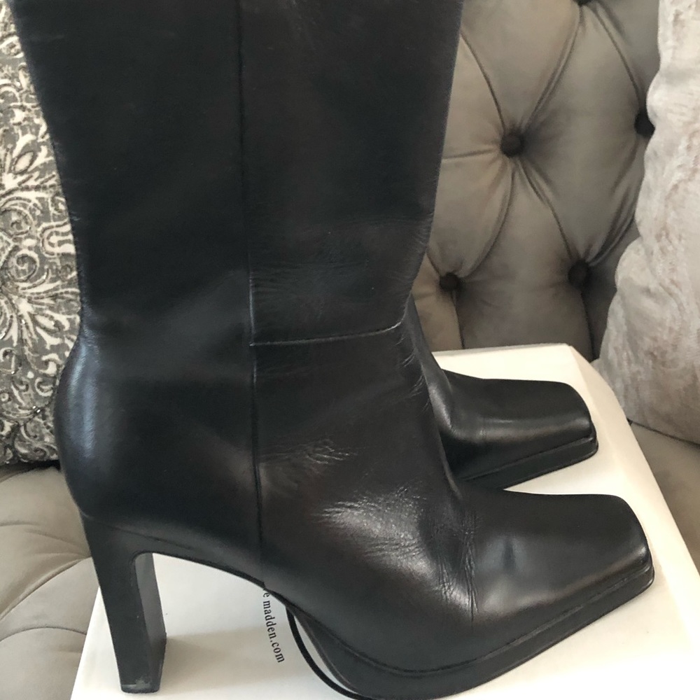Steve Madden Starlet boot- size 7.5- Black!